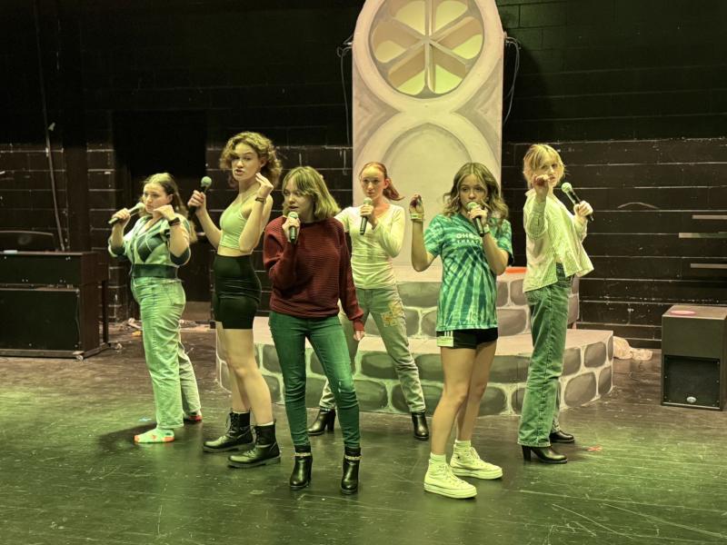 From left to right: Kerrigan Peterson, Fen Forand, Sara Ackley, Rosie Fishman, Chloe Day-Lynch, Annie Costello (Photo by Ethan Ratner)