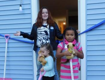 Brown and daughters Dayzi (right) and Dilyla gives thanks to the volunteers and supporters of HFHWC for their new home.
(photo by Erica Thoms)