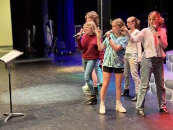 From left to right: Foreground: Chloe Day-Lynch, Annie Costello. Middle: Sara Ackley, Rosie Fishman. Background: Fen Forand (Photo by Ethan Ratner)