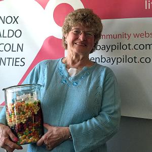 Jackie Harjula of Thomaston had the best guess of how many Jelly Belly jelly beans were in the jar at the PenBayPilot.com booth at the April 13 PenBay Chamber Business. She not only took home 3,312 sweet beans, she won a beautiful sterling silver urchin and diamond pendant necklace, courtesy of Russell’s of Camden Fine Jewelry. (Photo by Holly S. Edwards)