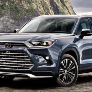Looking almost as imposing as a Lexus GX, Toyota’s new Grand Highlander is a family SUV writ large, and even the entry-level model is well equipped. Toyota calls this color Stormcloud. Other tints include Wind Chill Pearl, Coastal Cream, Blueprint and more.