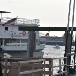 A Boutique ship departed shortly before passengers of Queen Mary 2 arrived on land in 2018. (Photo by Sarah Thompson)
